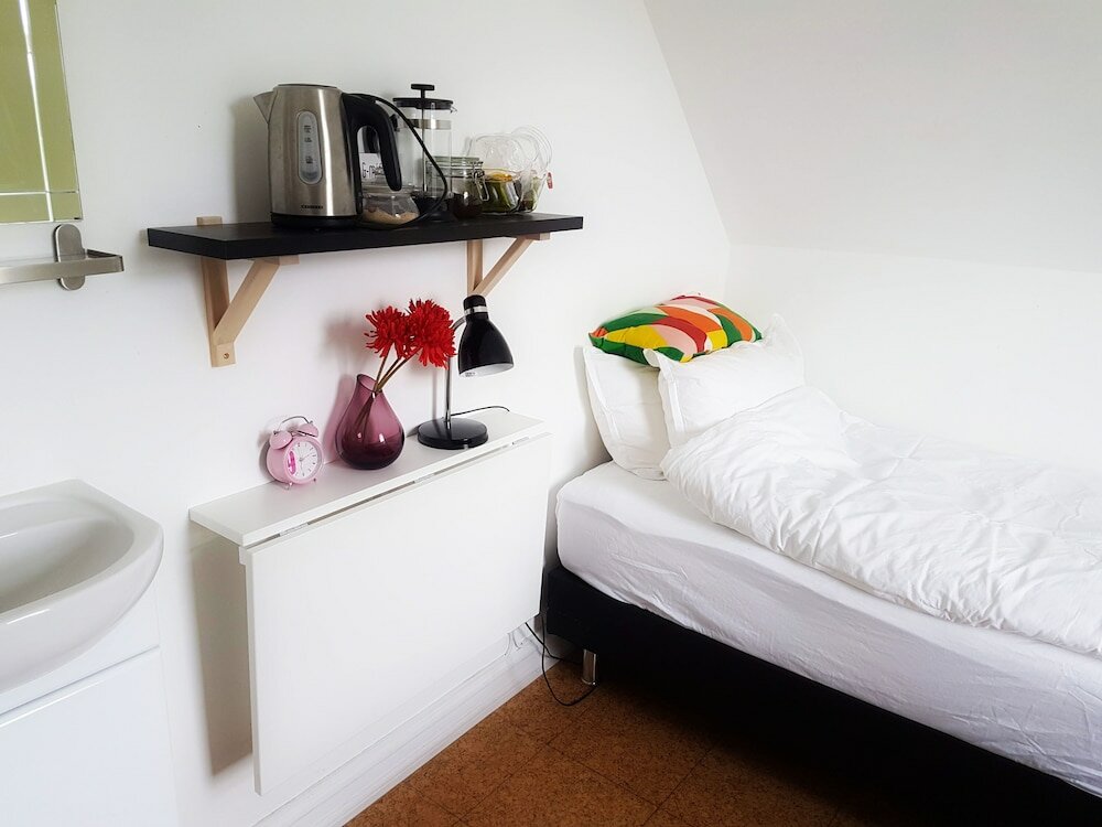 Фото Refurinn Reykjavik Guesthouse - Hostel