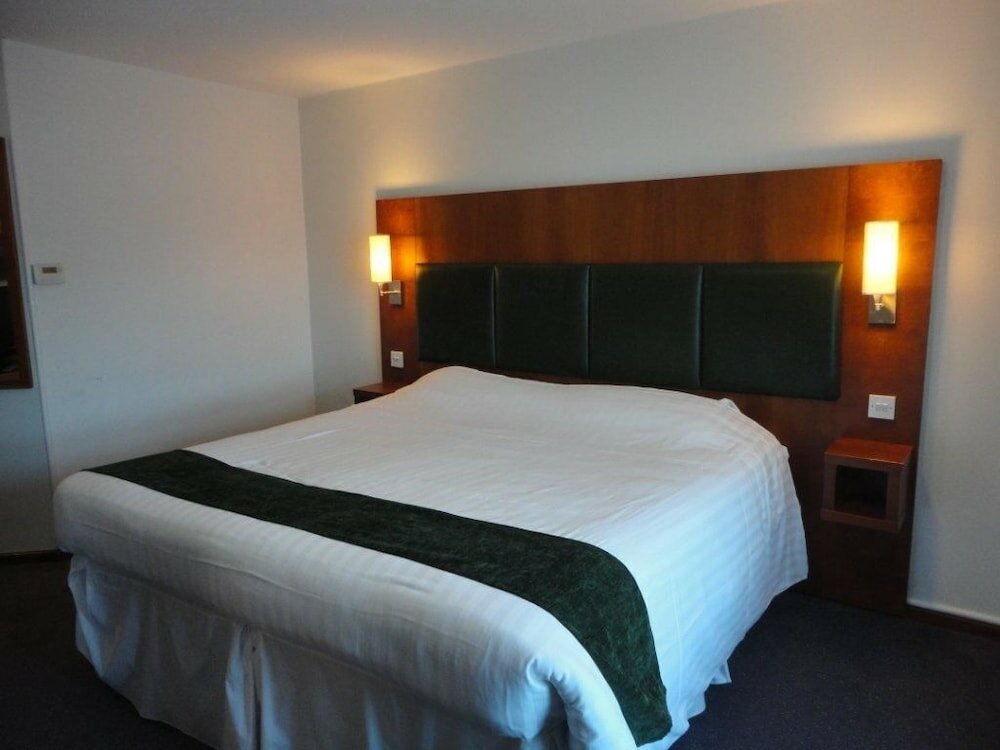 Фото The Villa Express