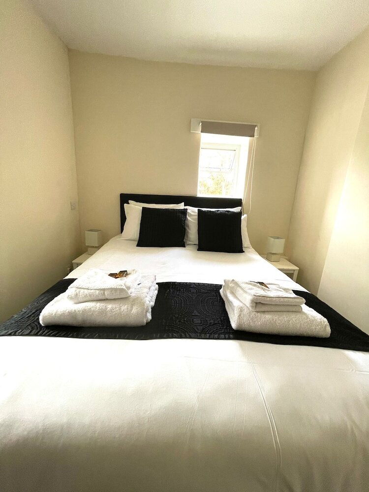 Фото The Crown And Cushion