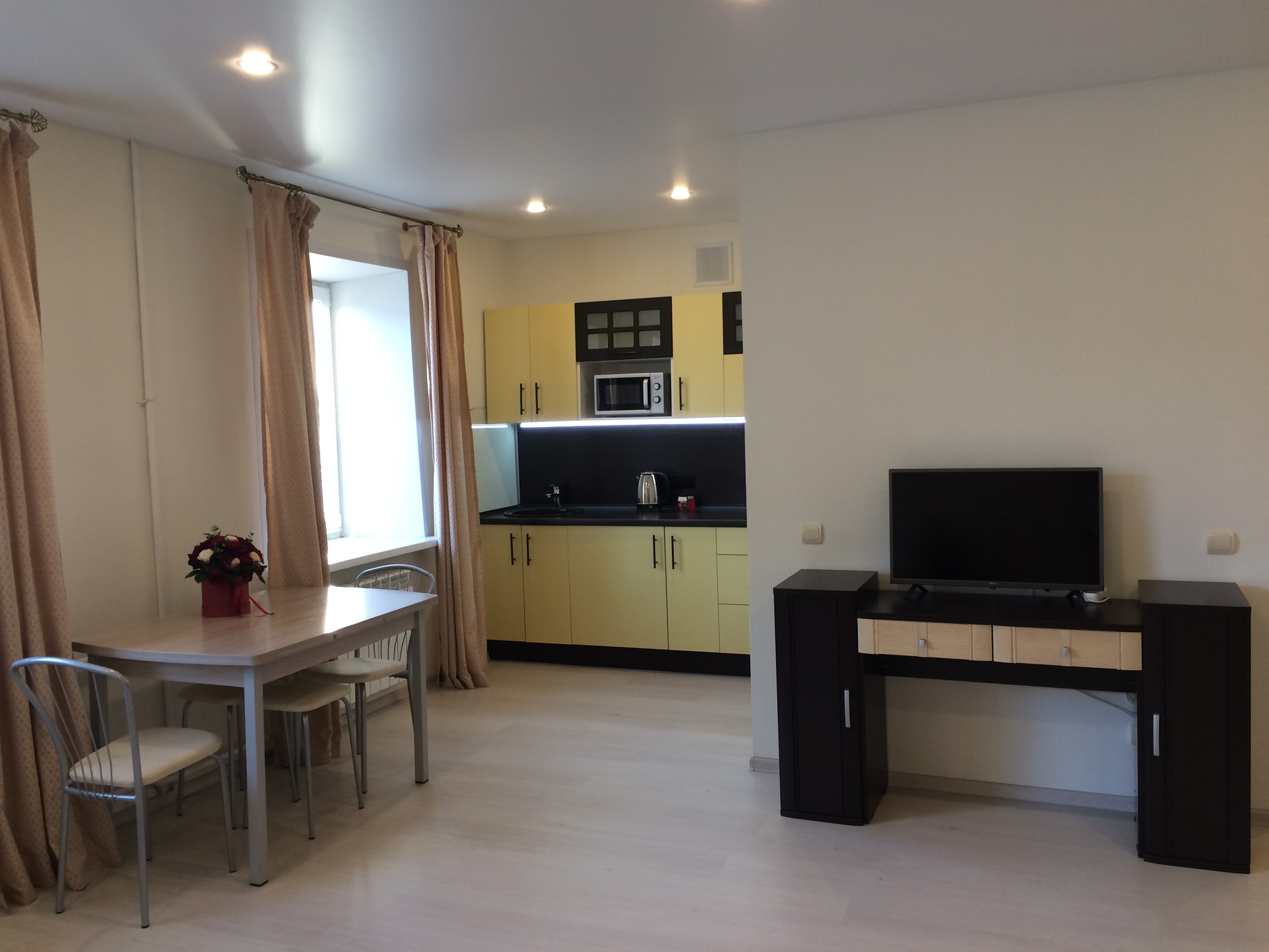 Фото Комсомольская - у Кремля