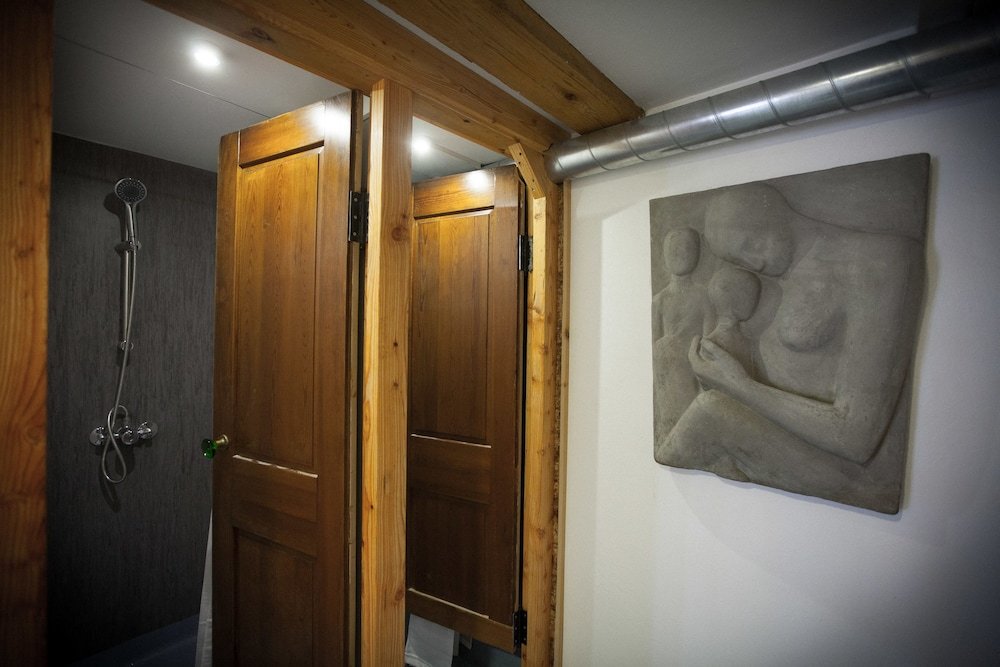 Фото Bedwood Hostel