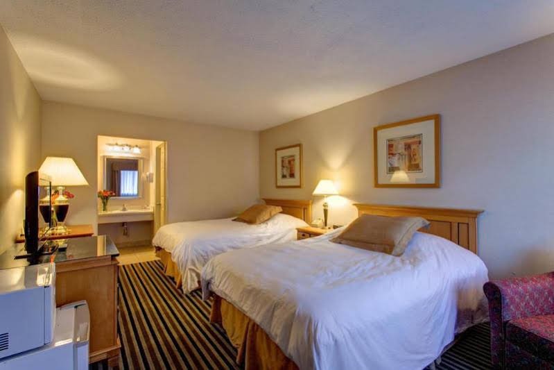 Фото Econo Lodge Freeport - Brunswick Area