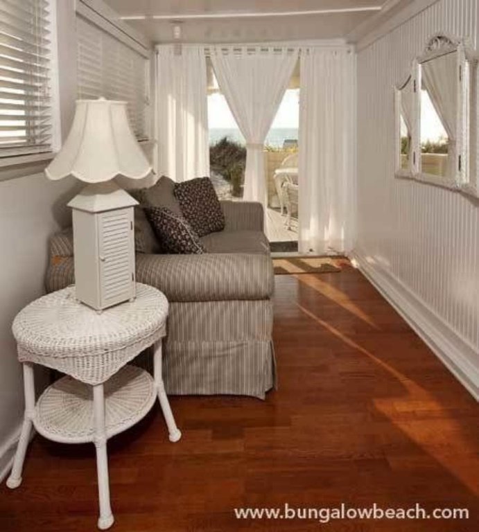 Фото Bungalow Beach Resort