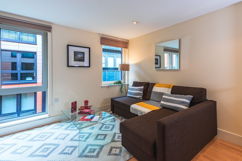 Фото 1 Bed Serviced Apartment near Blackfriars