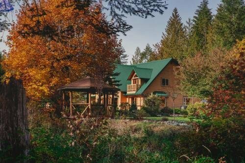 Гостиница Cowichan River Wilderness Lodge