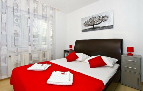 Гостиница Nice Home in Trogir With 5 Bedrooms, Wifi and Heated Swimming Pool в Трогире