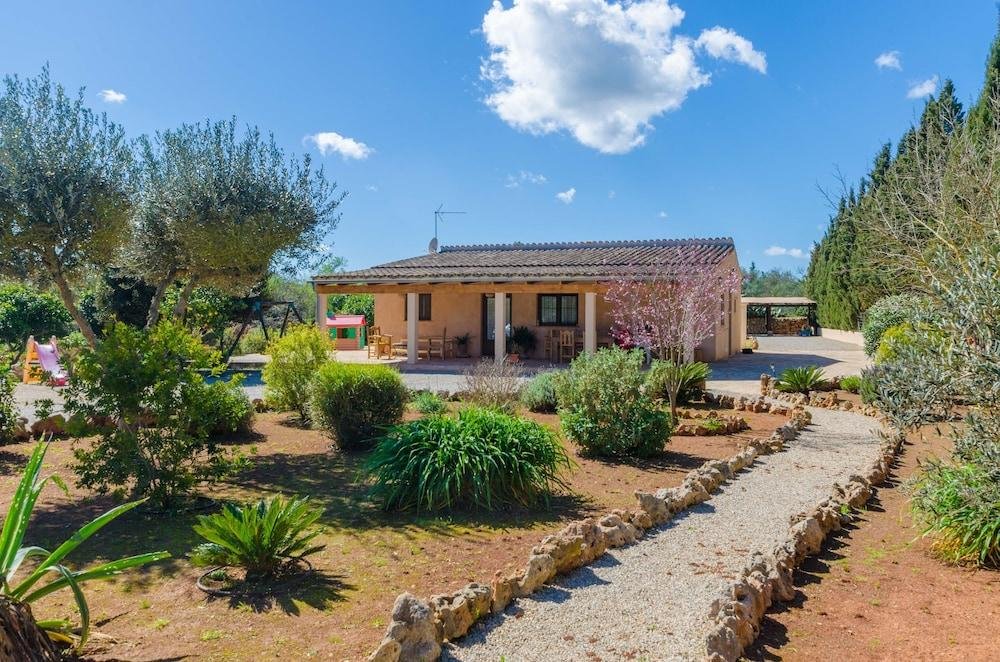 Фото Es Mitja Davall