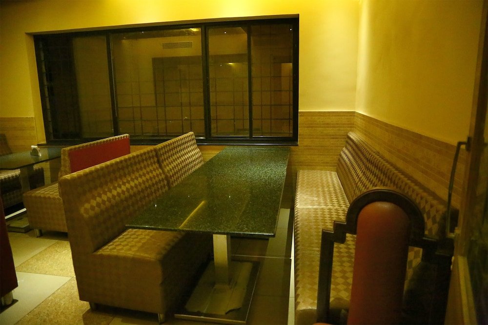 Фото Iroomz Hotel Pawan