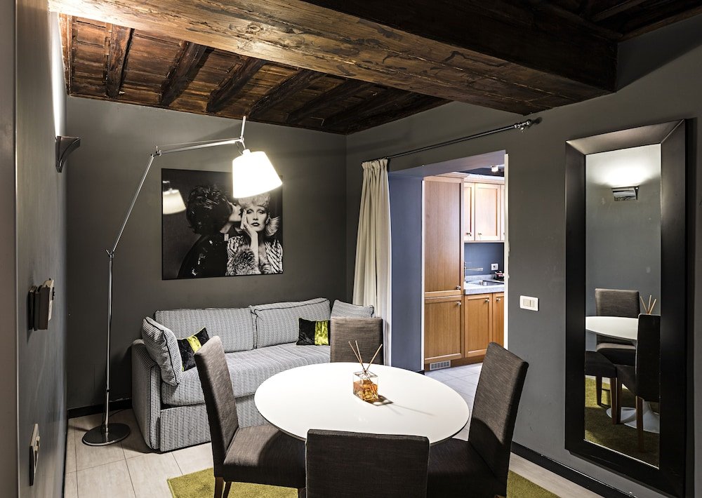 Фото The Telegraph Suites