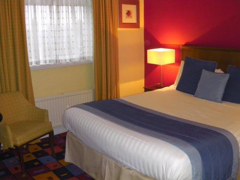 Фото The Caledonian Hotel