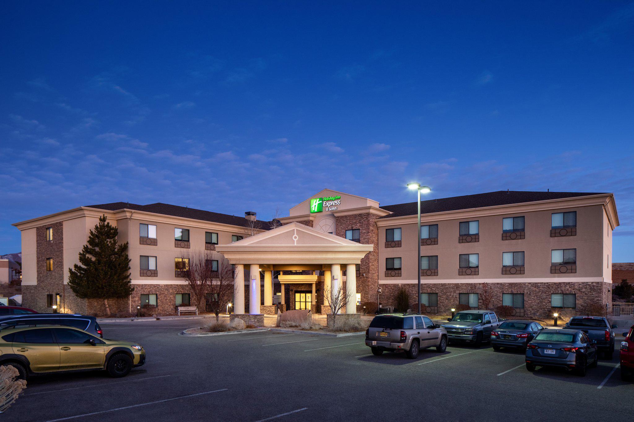 Фото Holiday Inn Express and Suites Los Alamos Entrada Park
