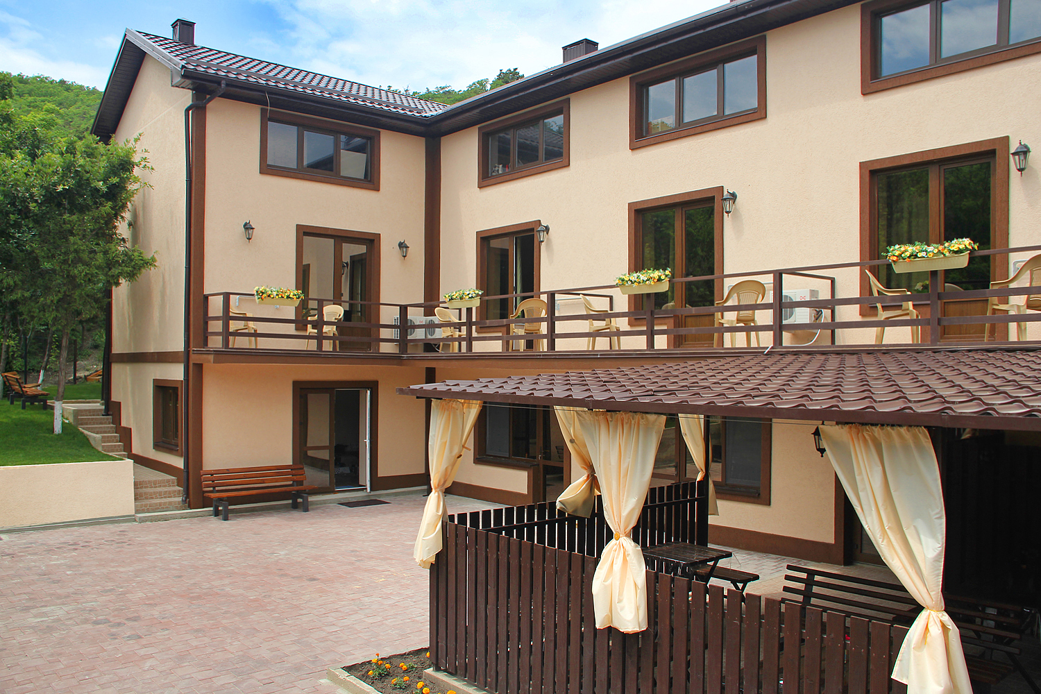 Фото отеля 2