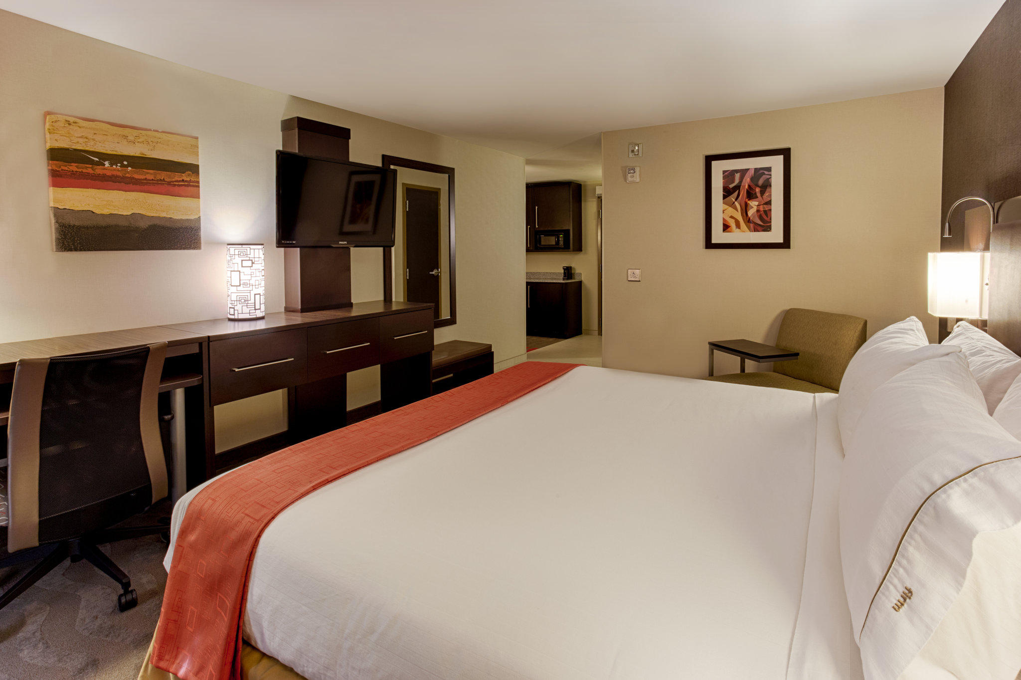 Фото Holiday Inn Express & Suites Baltimore West - Catonsville, an Ihg Hotel