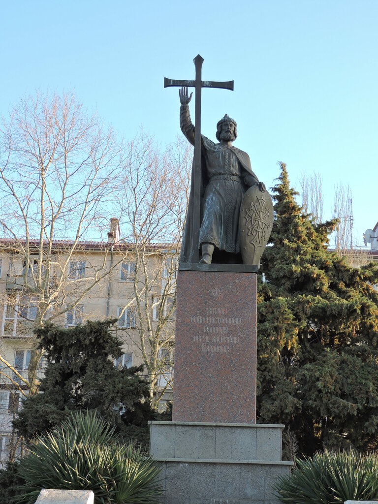 Genre sculpture Князь Владимир, Sevastopol, photo