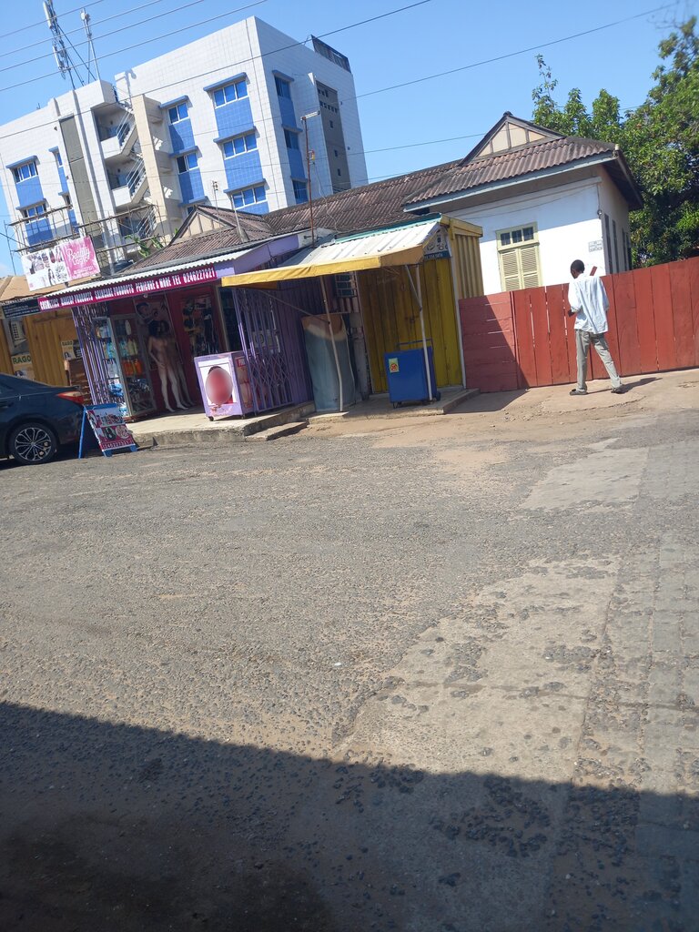 Perfume and cosmetics shop Beauty Logic, Accra, photo