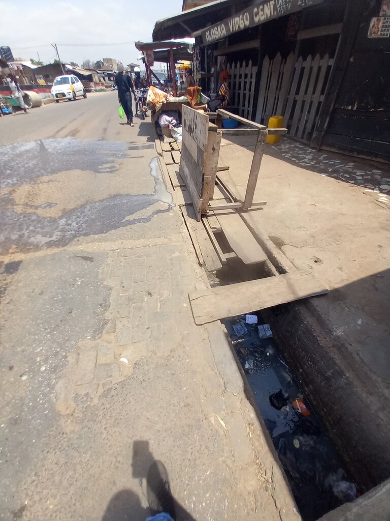 Sports and entertainment center Alaska Video Centre, Accra, photo