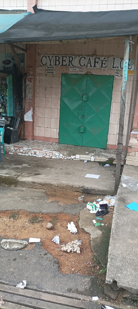 Internet cafe Cyber Café S.T.D, Douala, photo