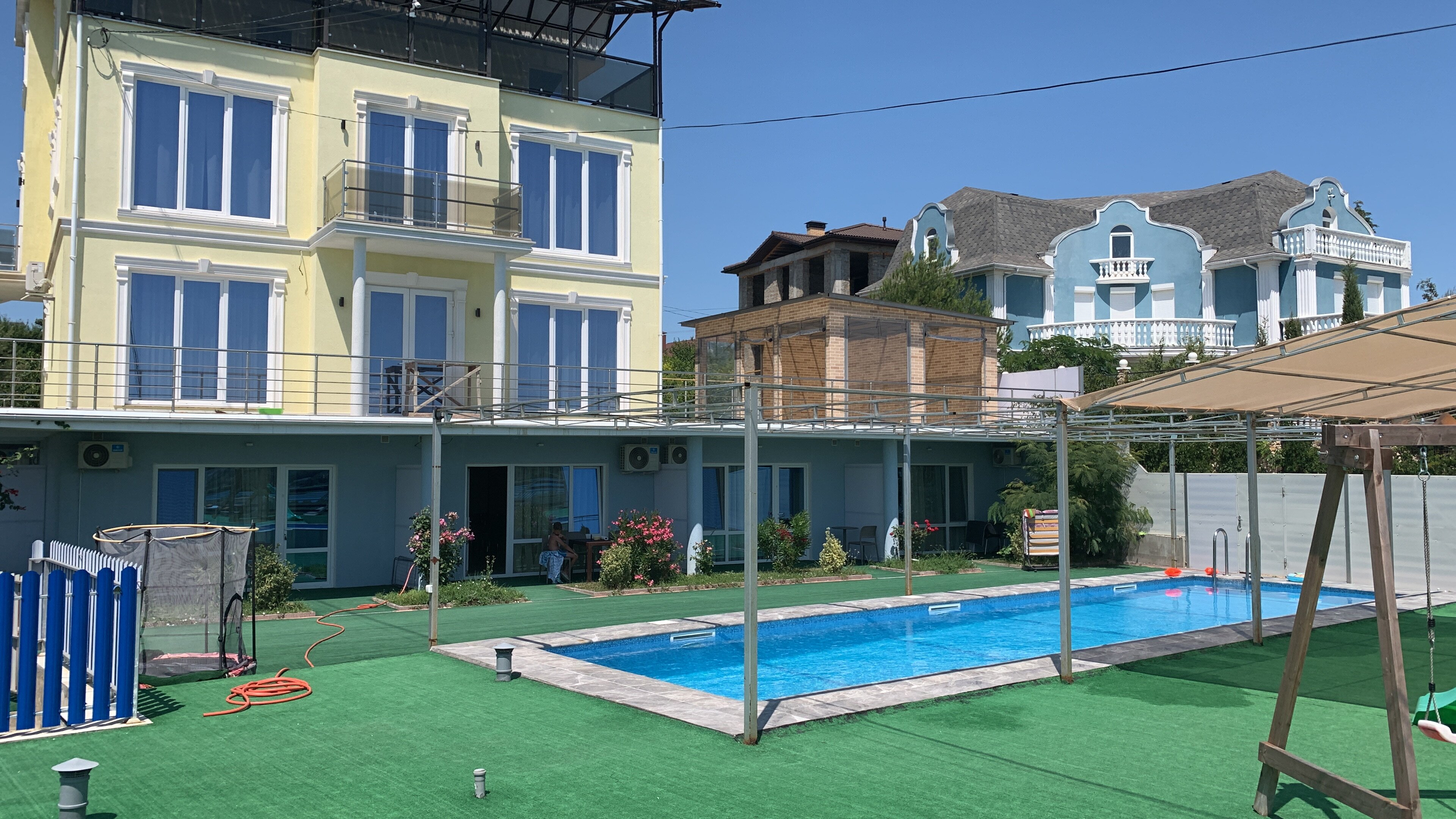 Фото отеля 1