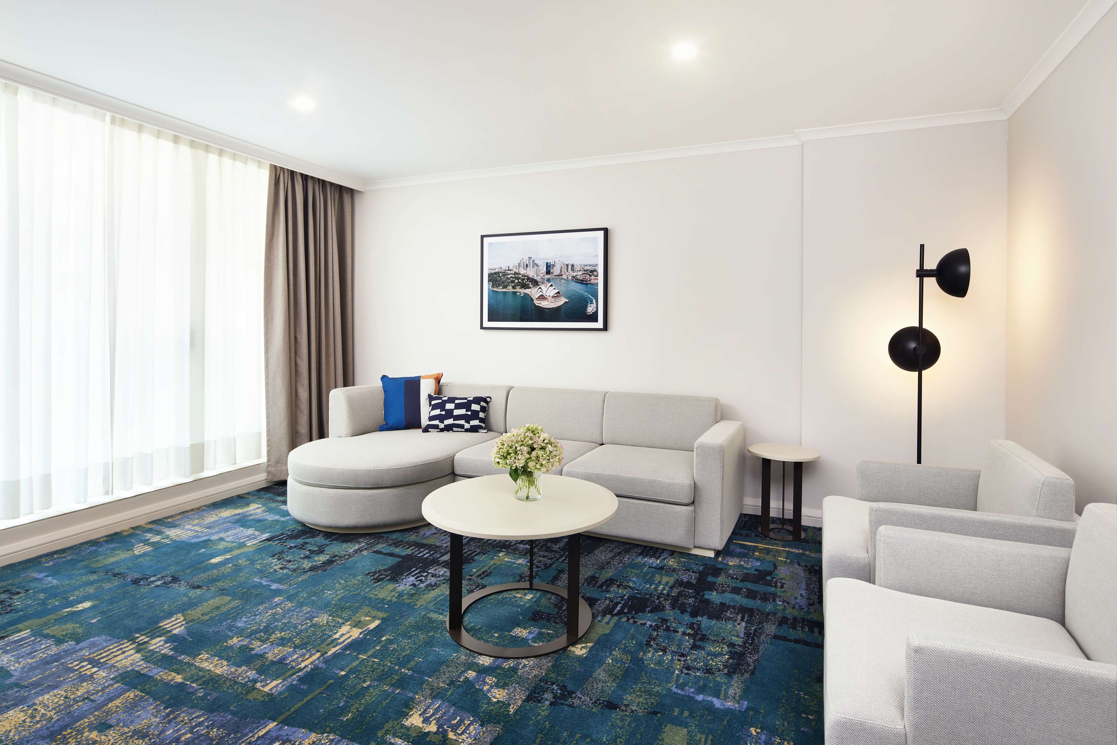 Фото Radisson Hotel & Suites