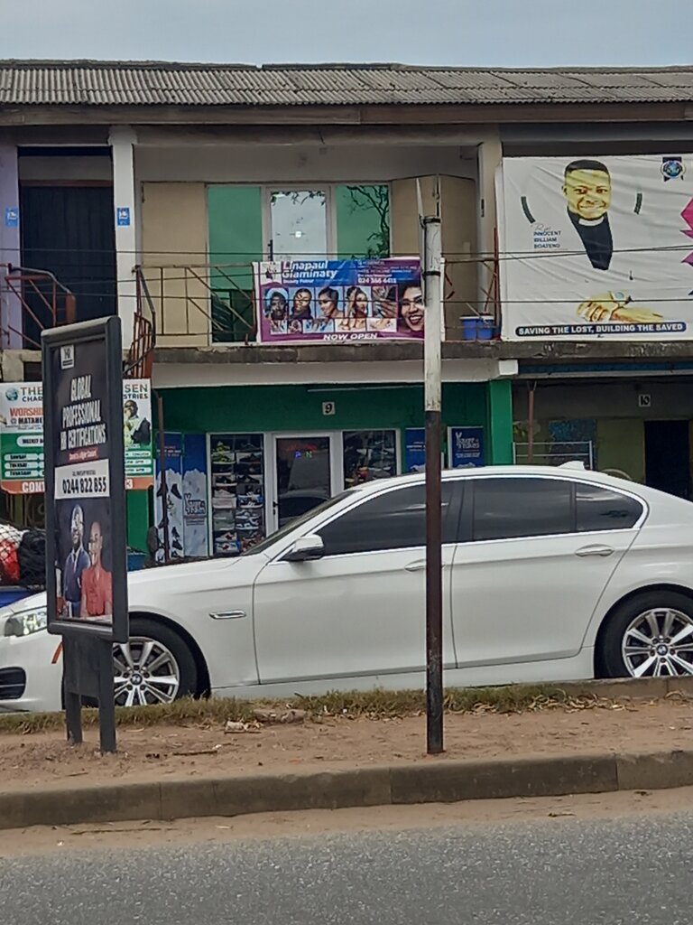 Makeup artists, stylists Linapaul giaminaty, Accra, photo