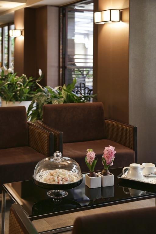 Фото The Y Hotel