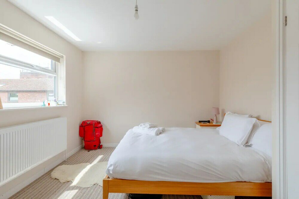 Фото Bright and Inviting 2bd House - Bethnal Green