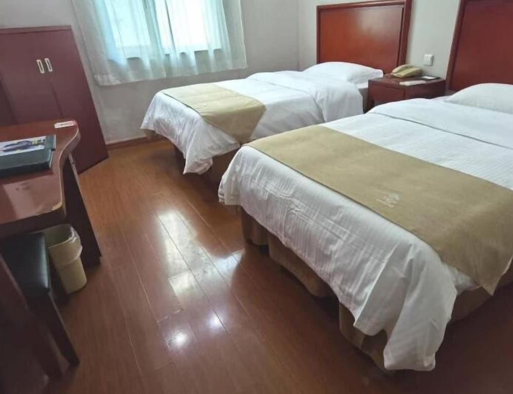 Фото GreenTree Inn Chongqing Longhu Times Tianjie Xietaizi Subway Station Hotel