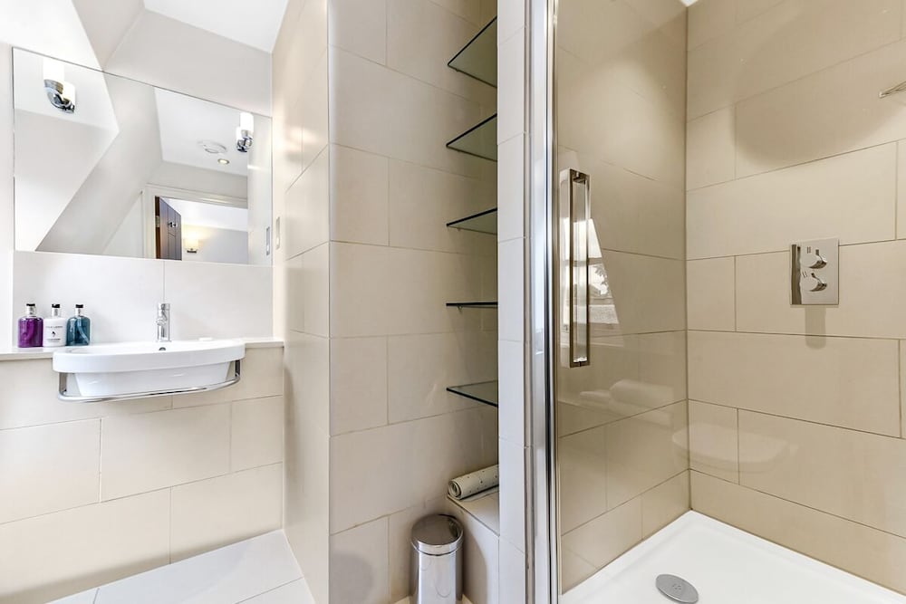 Фото Tavistock Place Apartments