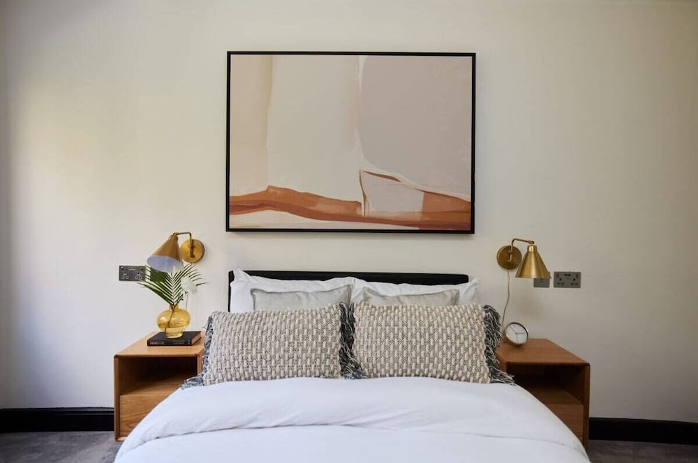 Фото The Battersea Crib - Dazzling 3bdr Flat With Garden