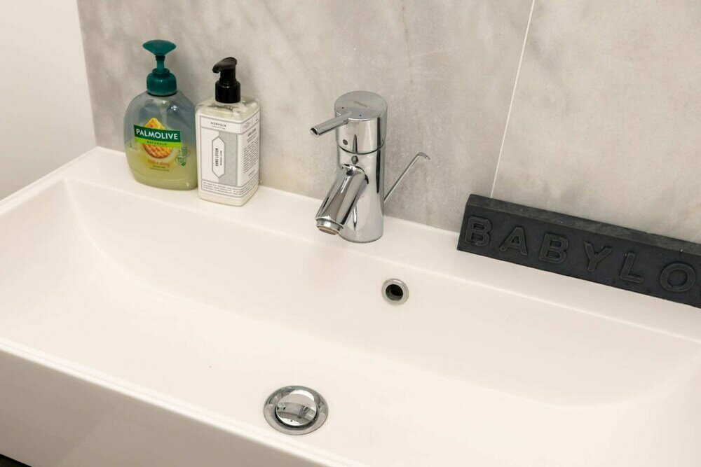 Фото Dazzling Top Floor 1bedroom Flat - Earl's Court!