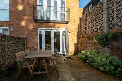 Quiet 3 Bedroom House With a Garden in Putney