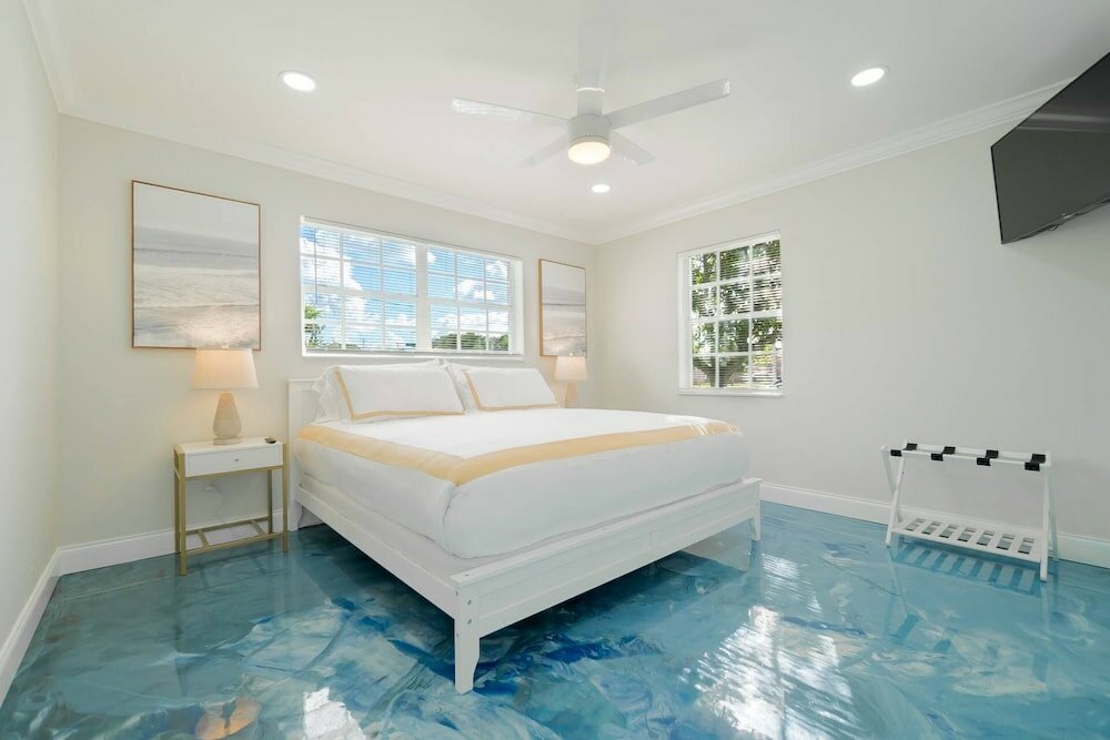 Фото Ocean Oasis Apt B, Downtown, Beach, Dog Friendly, Shops