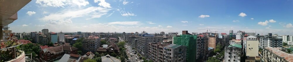 Фото Queen's Park Hotel