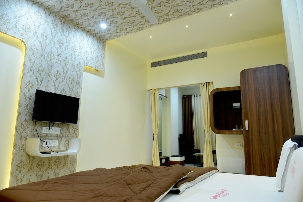 Фото Hotel Pushpak Satara