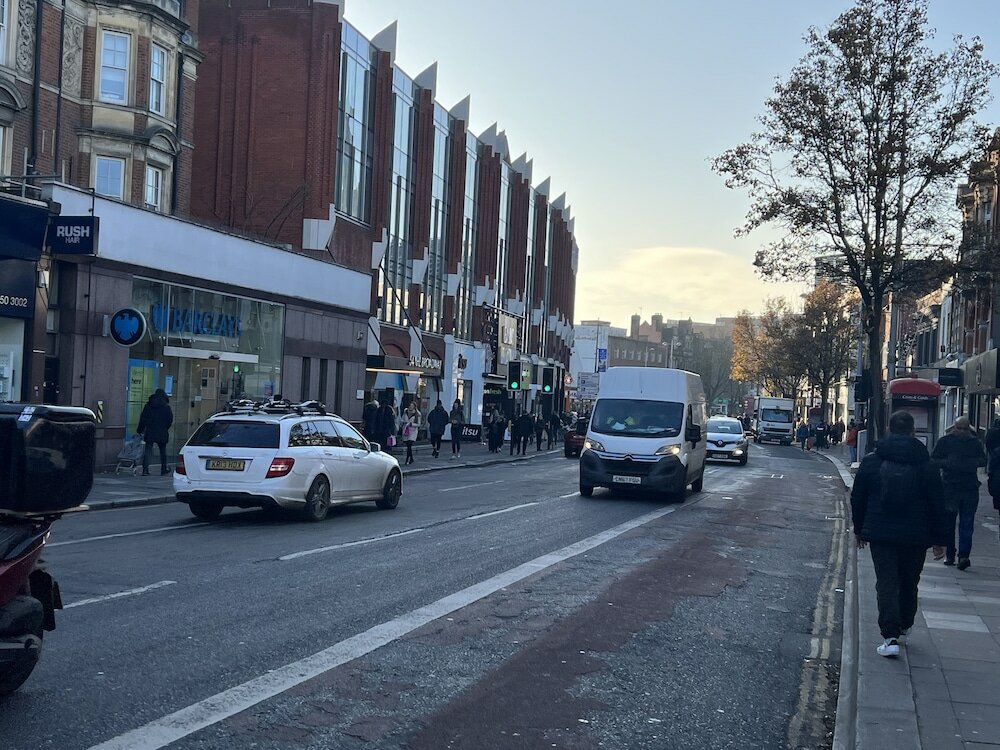 Фото Entire Studio apartment - London