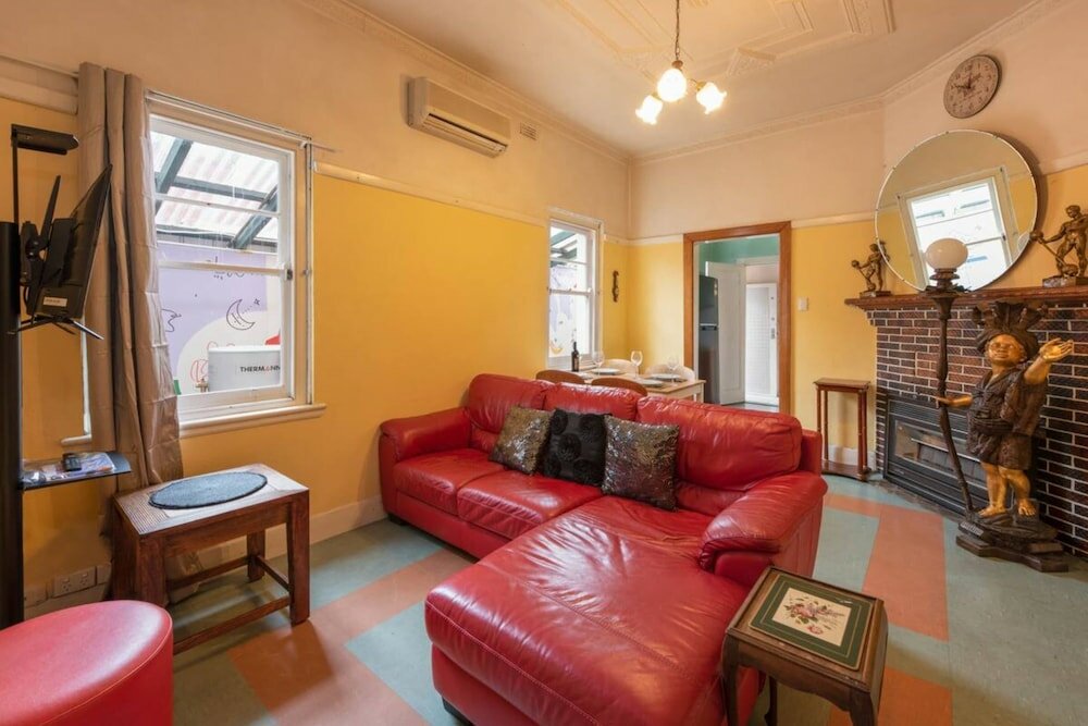 Фото 3 Bedroom Unit in the Heart of Beautiful Northcote