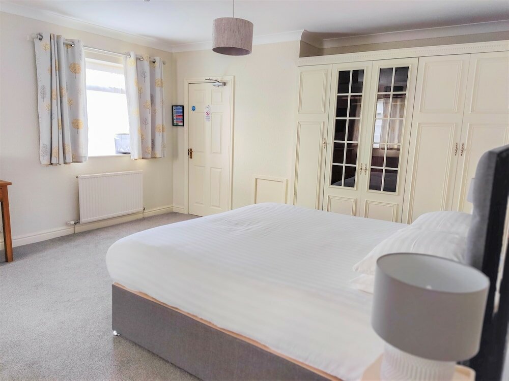 Фото Woodcote Hotel