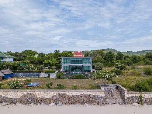 Гостиница Beach Front 4 Bedroom Pool Villa Rv