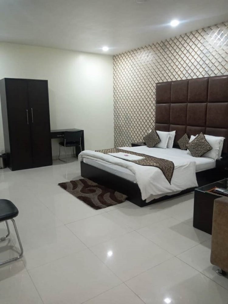 Фото Hotel Mandakini Lush