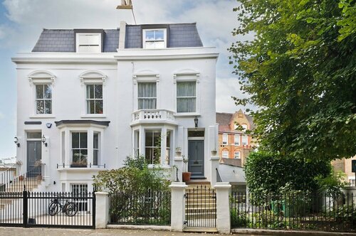 Spacious Family House With Garden Near Battersea Park by Underthedoormat