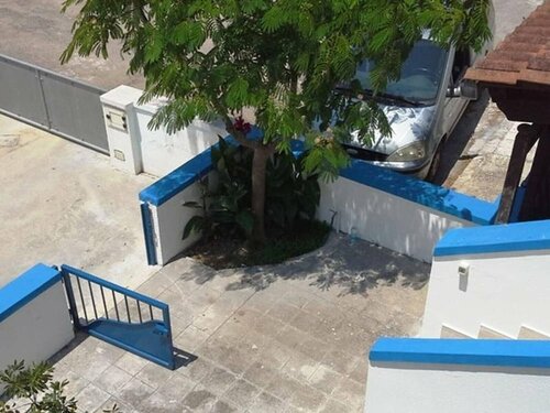 Гостиница Central Holiday Home With Terrace And Garden Parking Available