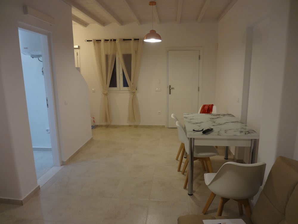 Фото George House