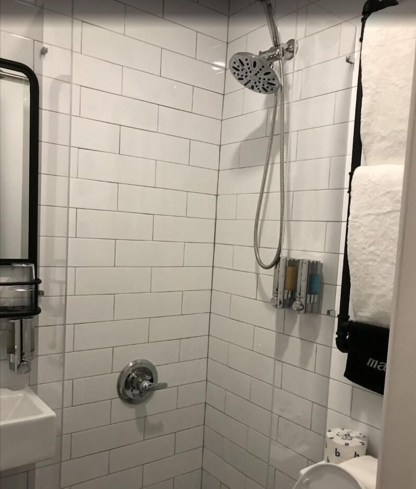 Фото BeHome by LuxUrban, a Travelodge by Wyndham