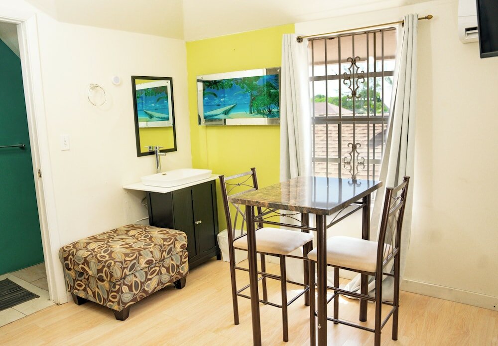 Фото Cocoplum Rest N Hideaway 1