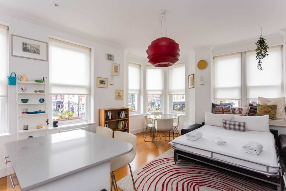 Фото Homely 1 Bedroom Apartment in the Heart of Vibrant Camden