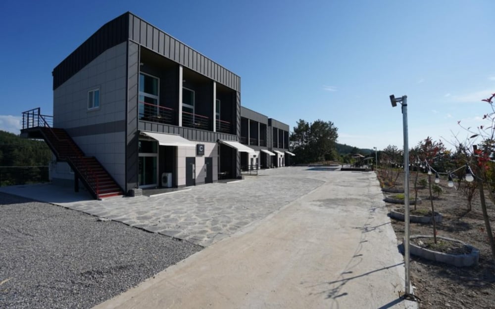 Фото Yeosu Beach Castle Pension