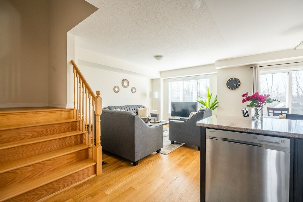 Фото New 3br Townhouse, Minutes to Niagara Falls and Brock University by Globalstay