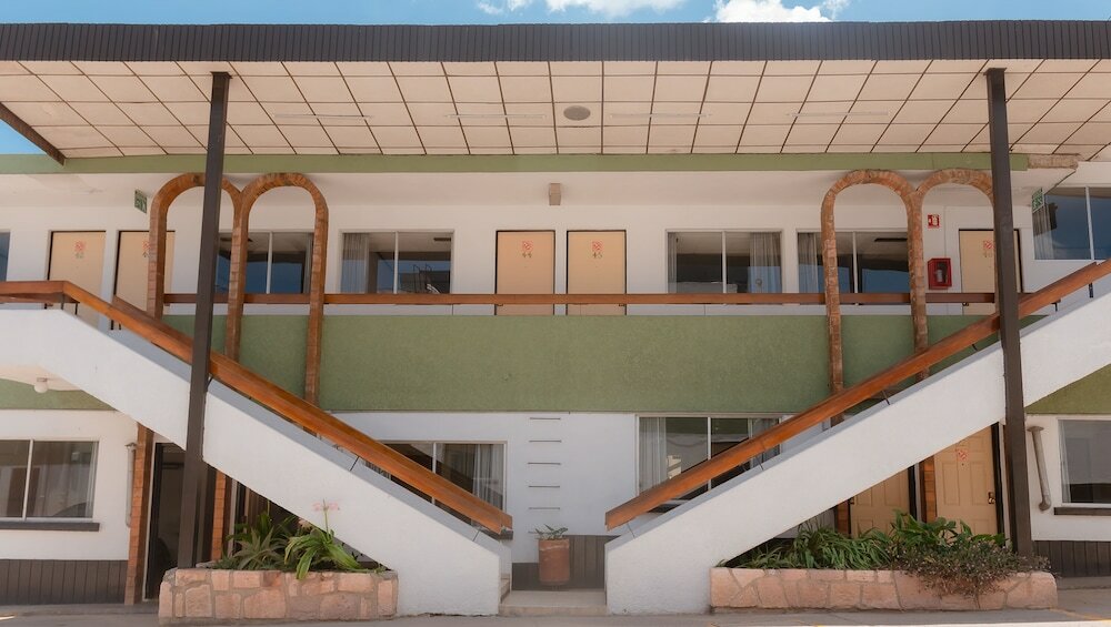 Фото Hotel Zacatecas Courts