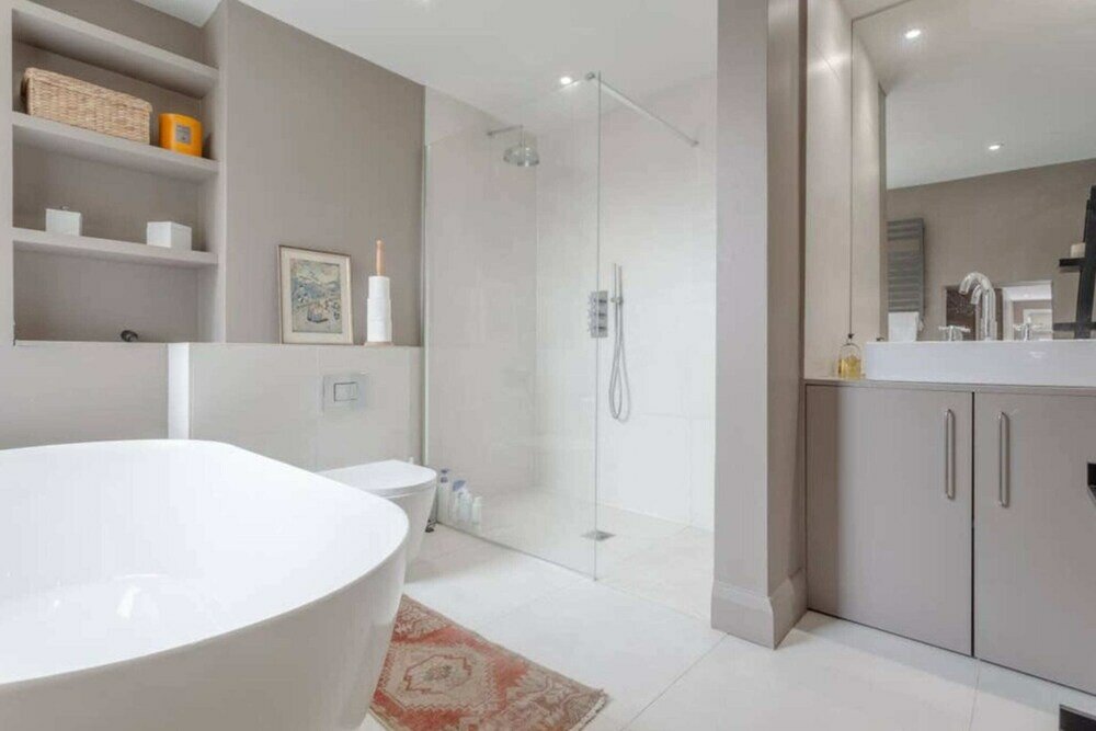 Фото Contemporary 2bd Flat w Patio, Clapham!