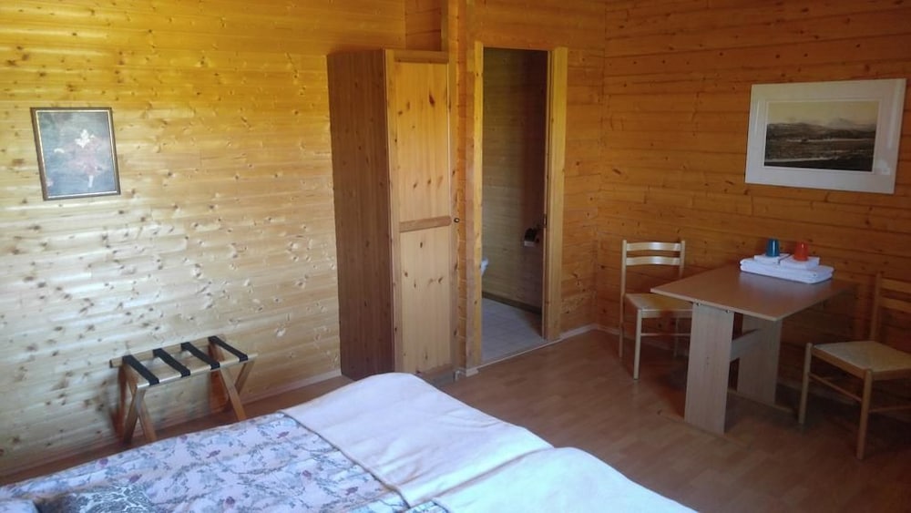 Фото Fosshóll Guesthouse